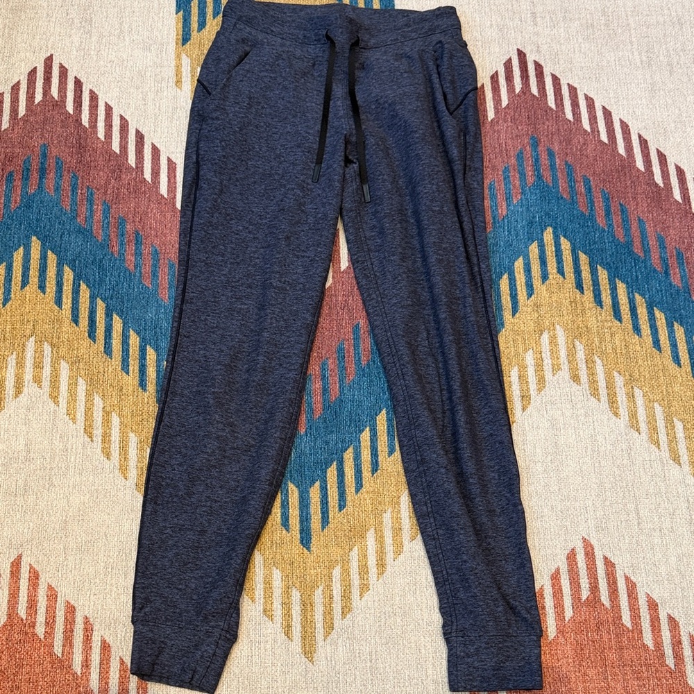 Women's lululemon Jogger size 4
